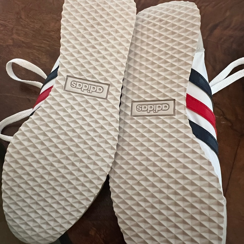 👗Women’s adidas neo White Athletic Shoes with Red and Blue Stripes size 6 - Picture 3 of 3